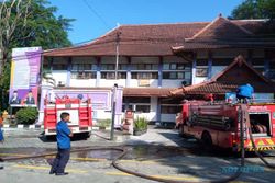 Gedung A FKIP UNS Solo Terbakar, Diduga Api dari Karpet di Ruang Sidang