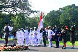 Presiden Jokowi Lantik 754 Perwira Remaja TNI-Polri di Istana Merdeka