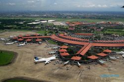 Cuaca Buruk di Jakarta, Pesawat Berputar-putar & Transit di Palembang