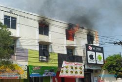 4 Ruko di Pringgading Semarang Terbakar, Api Diduga dari Lantai Ketiga