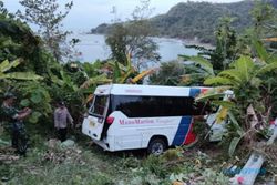 Bus Wisata Terguling di Tanjakan Dini Sukabumi, 1 Orang Meninggal