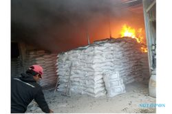 Pabrik Tepung Sukoharjo Dilalap Api, Diduga Korsleting Listrik