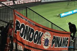 Antisipasi Bentrok, Polisi Pisahkan Suporter Persija dengan Bali United