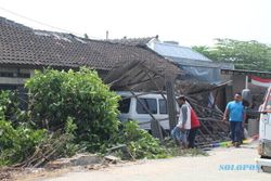 Kecelakaan Karambol, Truk Galon Hantam Pikap dan Rumah Warga Klaten