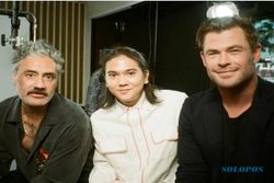 Keren! Iqbaal Ramadhan Berbincang dengan Pemeran Thor Chris Hemsworth