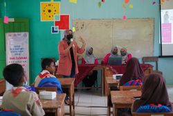 Hari Anak, Istri Karyawan Semen Gresik Goes to School di Rembang
