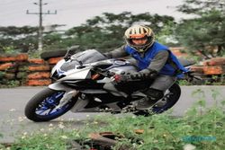 Keseruan bLU cRU Riding Experience All New R15 Connected Series