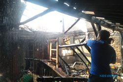 Diduga Gegara Korsleting, Rumah Tukang Rosok di Grobogan Dilalap Api
