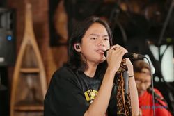 Lagu Ojo Dibandingke Versi Musik Ska Reggae Maulana Ardiansyah, Asyik Juga