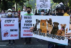 Aktivis Pecinta Hewan Surabaya Demo Kecam Penjagalan Anjing & Kucing