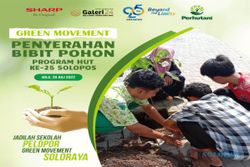 HUT ke-25 Solopos Berbagi Bibit Pohon dengan SMKN 7 Surakarta