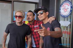 Dijemput Istri, Bobby Kool & Eka Rock, Jerinx SID Bebas dari Lapas Bali