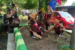 Grebeg Sampah Warnai Peringatan HUT ke-61 Pramuka di SMPN 7 Solo