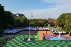 SMPN 7 Solo Gelar Apel Pagi Bersama Polsek Banjarsari
