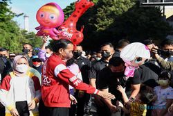 Momen Presiden Jokowi, Ibu Negara & Jan Ethes Bagi Balon di CFD Solo