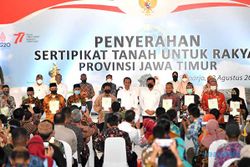 Presiden Jokowi Serahkan 3.000 Sertifikat Tanah ke Warga Jatim