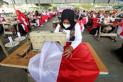 77 Penjahit di Banyuwangi Produksi 17.822 Bendera Merah Putih Massal