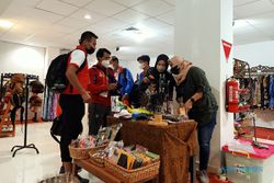 Atlet Asean Para Games XI Solo 2022: Pulang, Berburu Suvenir di Bandara