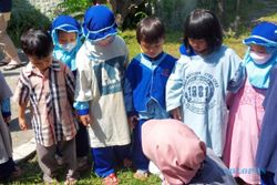 Seru, Anak-anak KB dan TK Alam Muhammadiyah Surya Mentari Berkebun