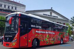 Pemkot Semarang Terima Bus Listrik dari PT Mobil Anak Bangsa