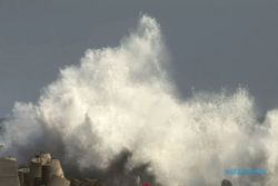 BMKG: Waspada! Gelombang Setinggi 4-6 Meter di Laut Selatan Jabar-DIY