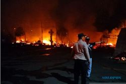Rumah Makan Tahu Sumedang Ludes Terbakar, Butuh 4 Damkar hingga Padam