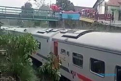 Jalur KA Solo-Gundih di Sragen Kebanjiran, Jadwal 3 KA Terlambat