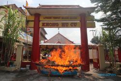 Ritual King Hoo Ping Solo, Ada Tulisan Nama Ortu Pemilik Luwes Ikut Dibakar