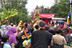 Meriah! Begini Suasana Pawai Jolen Tradisi Merti Desa di Semarang