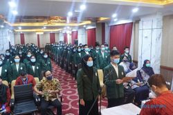 119 Mahasiswa Program Studi D3 Farmasi Politeknik Indonusa Solo Diambil Sumpah