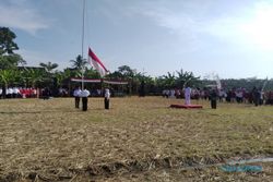 Protes Revitalisasi Rawa Pening, Petani Upacara HUT Ke-77 RI di Sawah