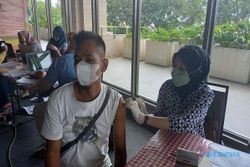 Ratusan Nakes di Semarang Mulai Terima Vaksin Booster Kedua