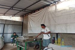 Warga Sukoharjo Olah Sampah Plastik Jadi BBM, Solar Dijual Rp7.000/Liter