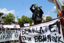 Demo Tolak Harga BBM Naik, Mahasiswa di Klaten Jalan Kaki dari RSPD ke DPRD