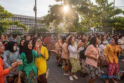 Aksi 1.000 Remaja Berkebaya Menari Bersama di Festival Kota Lama Semarang