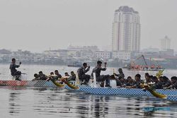 Atraksi Perahu Naga TNI AL Meriahkan Festival Pesona Wisata Pesisir di Jakarta