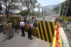 Jembatan Mojo Resmi Ditutup Sementara, Sejumlah Pengendara Motor Kecele