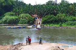Baru Beroperasi, Jembatan Sesek di Sangkrah Solo Hanyut Terbawa Arus