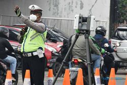 Ditlantas Polda Metro Jaya Olah TKP Kecelakaan Maut Truk Trailer di Bekasi