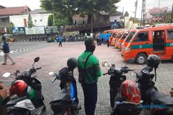 Polres Wonogiri Peduli, Bagikan 50 Paket Sembako ke Driver Ojol-Sopir Angkuta