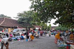 Pasar Gondang Sragen Sepi, Pedagang Pilih Jualan di Pasar Pagi
