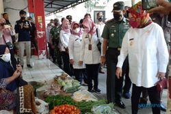 Harga BBM Naik, Bupati Etik Suryani Blusukan ke Pasar Tradisional Sukoharjo