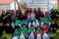Santri Ponpes SMP Dimsa Terjun ke Masyarakat, Berbagi Sayuran & Hidupkan Masjid