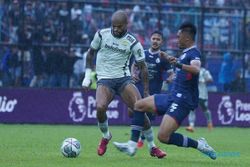 Arema FC 1-2 Persib Bandung: Da Silva Menangkan Tim Biru Barat