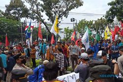 Demo hingga Nutup Jalan di Solo, 1.000-an Mahasiswa Soloraya Serukan 4 Tuntutan