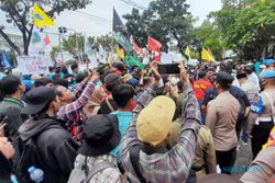Ramai-Ramai Temui Mahasiswa Demo, Anggota DPRD Solo Malah Diteriaki Huuu...