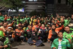 Rekan Jadi Tersangka Pengeroyokan, Ratusan Driver Ojol di Semarang Gelar Aksi