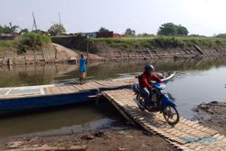 Lebih Cepat dan Murah, Jembatan Sesek di Bengawan Solo Jadi Pilihan Warga
