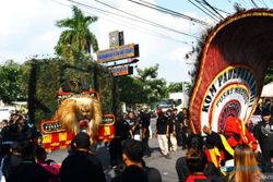 Perayaan 1 Abad PSHT, Ribuan Pesilat Ikuti Kirab Budaya Nusantara di Madiun