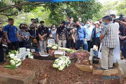 Isak Tangis Warnai Pemakaman PNS Bapenda Kota Semarang yang Dibunuh